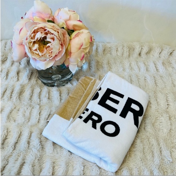 Burberry Towel NEW - Hero Beach - Picture 8 of 8